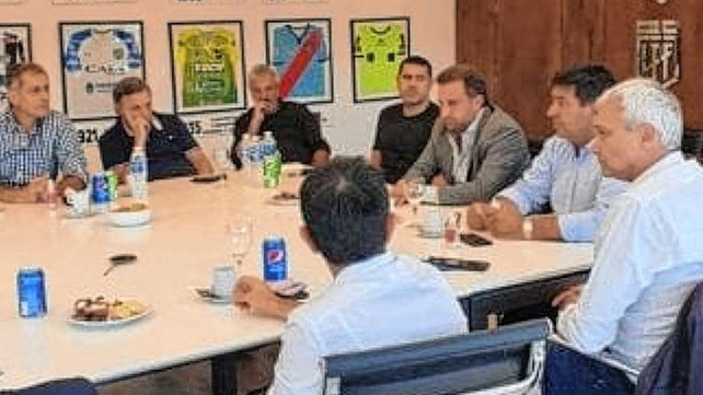 ¿Qué ocurrió en la reunión de la Liga Profesional donde estuvo Riquelme?