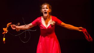 “Los Cielos de la Diabla”, protagonizada por Vilma Echeverría, es una de las propuestas del festival de teatro Subversión Feminista