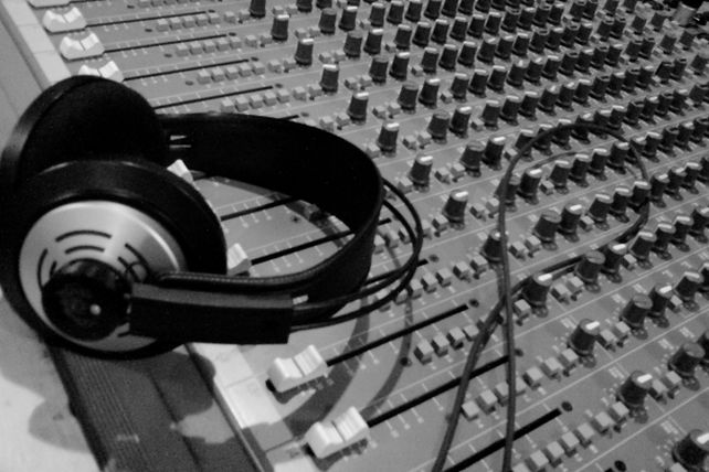 Radios privadas alteran sus programaciones por un conflicto gremial