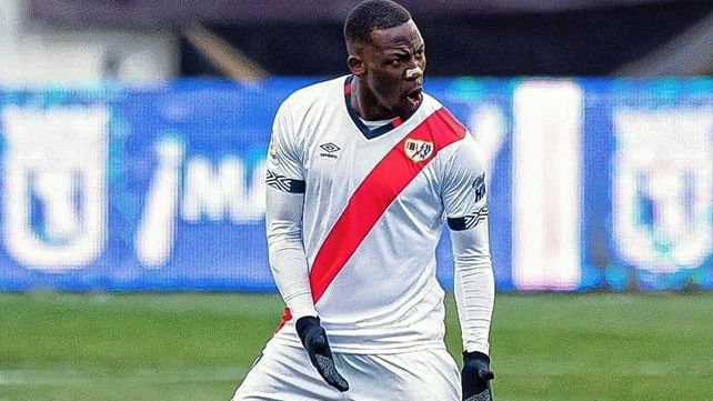 El defensor peruano Luis Advíncula llegó al país para sumarse a Boca.&nbsp;