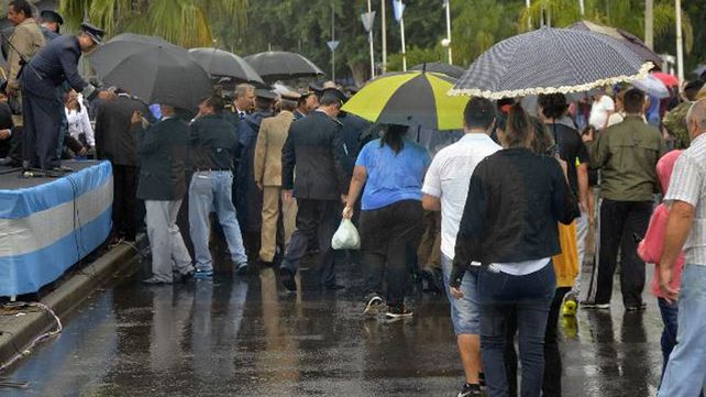 Malvinas: se realizó el desfile frente al Monumento a los Caídos