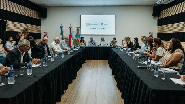 Gabinete provincial trató salud, viviendas y rutas en Crespo