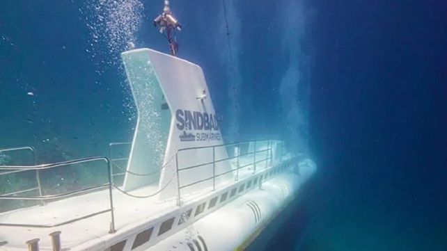 Un submarino con 45 turistas se hundió en el Mar Rojo y hay seis muertos