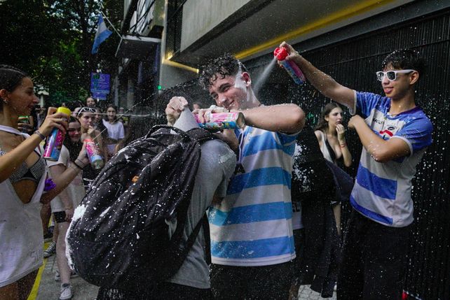 Estudiantes de quinto año de la escuela Superior de Comercio