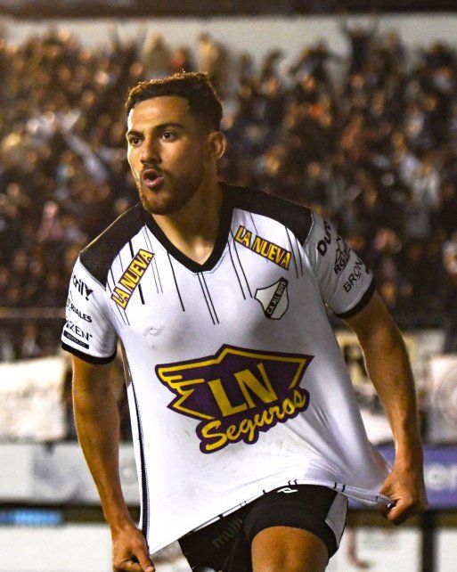 De Floresta a Arroyito. Central puso su atención en el goleador de All Boys