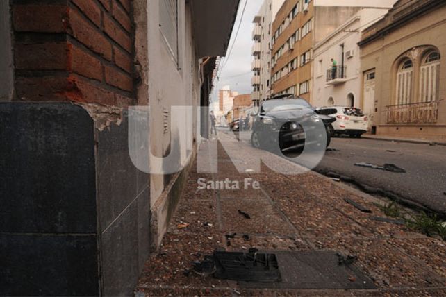 Espectacular triple choque de autos con sólo heridos leves en el centro santafesino