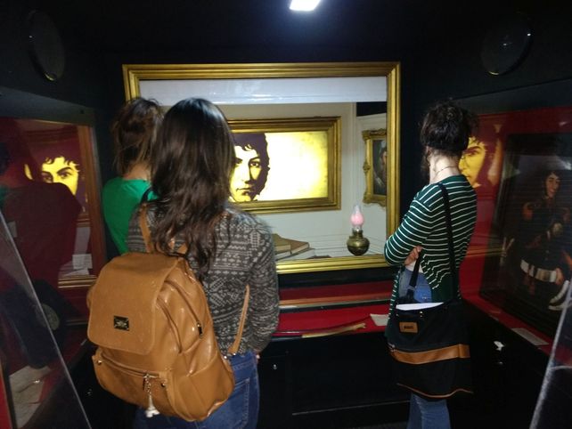 Granaderos instalaron museo móvil en plaza 1° de Mayo para revalorizar la historia