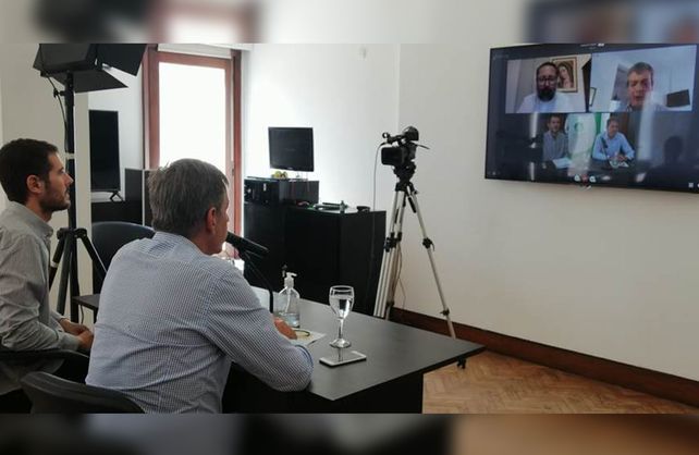 El intendente Jatón y el rector De Palma mantuvieron una reunión vía teleconferencia en la que acordaron cómo se implementará la iniciativa.