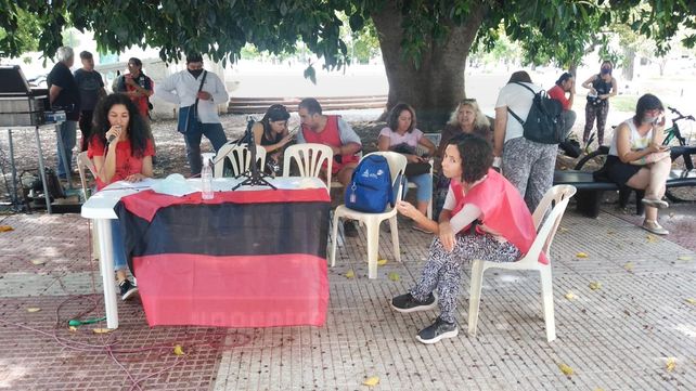 Docentes de Agmer y un radio abierta en plaza de Mayo&nbsp;