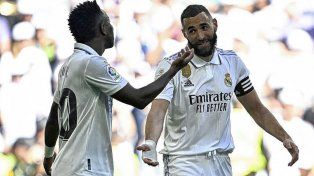 El francés Karim Benzema anotó tres goles en siete minutos para la goleada del Real Madrid 6-0 ante Valladolid.