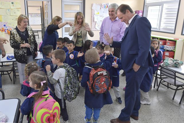 Bordet: Celebramos una definición de priorizar a los niños en las aulas