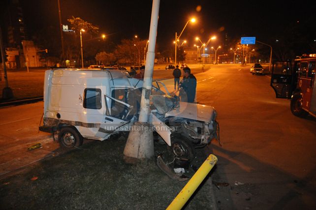 Tres heridos graves en un choque sobre Avenida 27 de Febrero