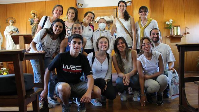 Constantes. Hace poco el grupo de voluntarios empezó a pintar los paneles móviles del hospital con motivos infantiles.