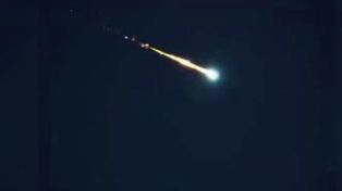 Un bólido rojo atravesó el cielo en la madrugada