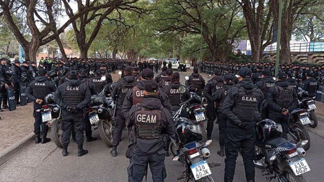 Casa Militar coordinó con las fuerzas federales y locales el operativo por la llegada de Javier Milei a Tucumán para la firma del Pacto de Mayo.