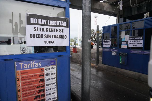 Peaje del puente Rosario-Vitoria. Medio millar de trabajadores y sus familias sufren el drama social del desempleo