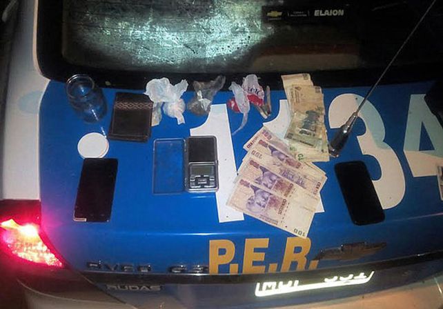 Delibery. Llevaban la droga que acordaron vender por celular.