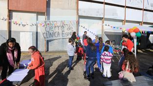 Trabajadores de la Clínica España hicieron un festival para sostener el reclamo