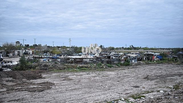 Barranquitas Sur: trabajan en la reubicación de 55 familias instaladas en el reservorio mientras aguardan el inicio de obras claves de saneamiento. Foto: José Busiemi / UNO Santa Fe.