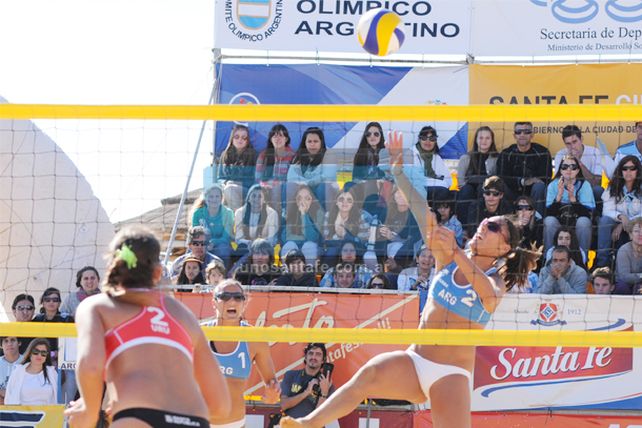 En la Costanera santafesina, la Selección Femenina de Beach Vóley clasificó a Londres