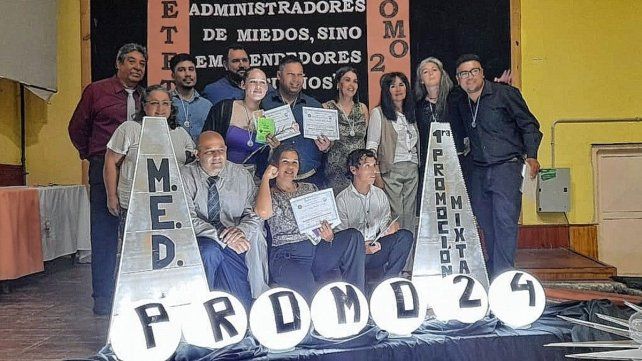 Las primeras mujeres que se recibieron de electricistas San Elena se mostraron emocionadas.