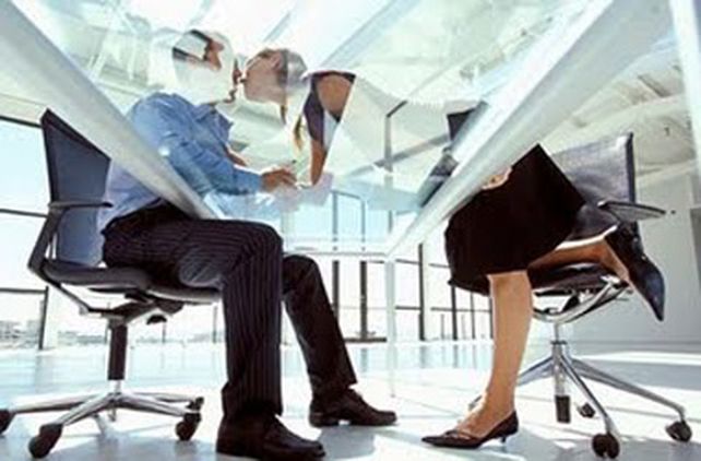 Son cada vez m&aacute;s las que quieren tener algo con un compa&ntilde;ero de trabajo