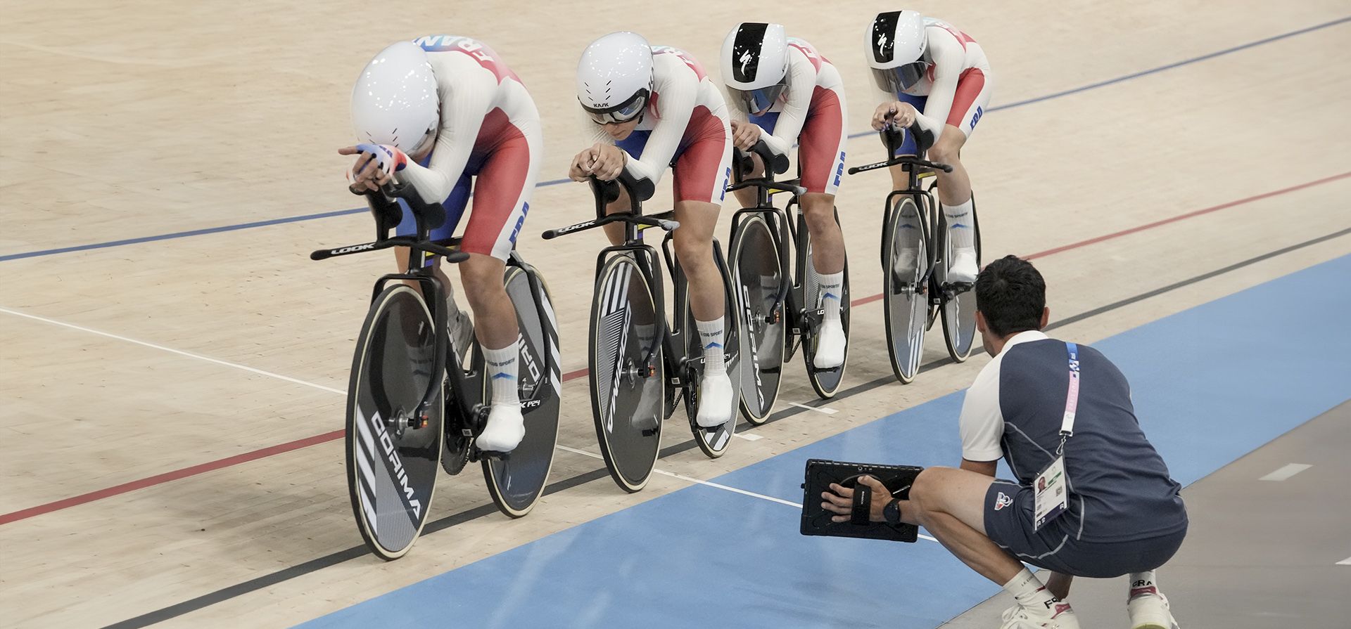 Las francesas Clara Copponi, Valentine Fortin, Marion Borras y Marie le Net compiten durante la prueba de persecución por equipos femenina en los Juegos Olímpicos de París, el miércoles 7 de agosto de 2024. (Foto AP/Thibault Camus) Las francesas Clara Copponi, Valentine Fortin, Marion Borras y Marie le Net compiten durante la prueba de persecución por equipos femenina en los Juegos Olímpicos de París, el miércoles 7 de agosto de 2024. (Foto AP/Thibault Camus)