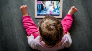 Pantalla cero hasta los dos años: proponen crear un programa provincial para regular el uso de dispositivos en niños