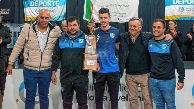 La Liga de Los Pueblos entregó premios. Defensores de Santa María de Aldea Santa María se quedó con el título en Primera masculino.