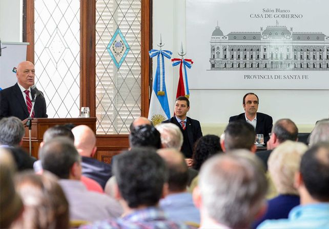 Bonfatti encabezó el acto en el salón Blanco de la Casa de Gobierno