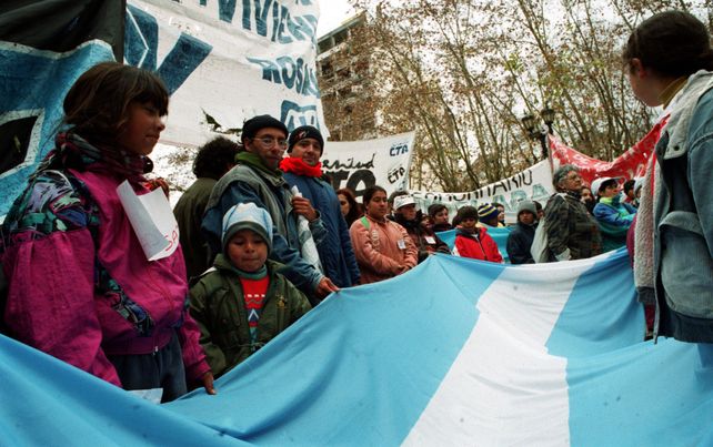Marcha en Rosario contra la pobreza durante 2001.