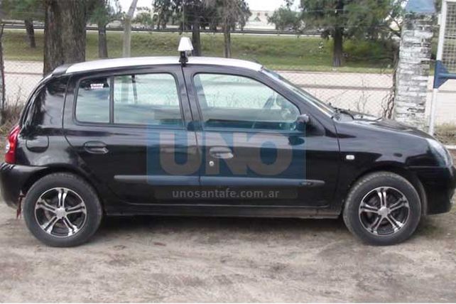 Ofrecían drogas en un taxi y fueron atrapados en pleno centro santafesino