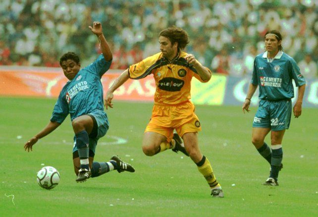 Ataca Pizzi. Con el Patón Bauza como DT fue la mejor performance en esta Copa. Central en semifinales no pudo vencer a Cruz Azul.