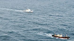 La Prefectura capturó dos barcos chinos que pescaban ilegalmente