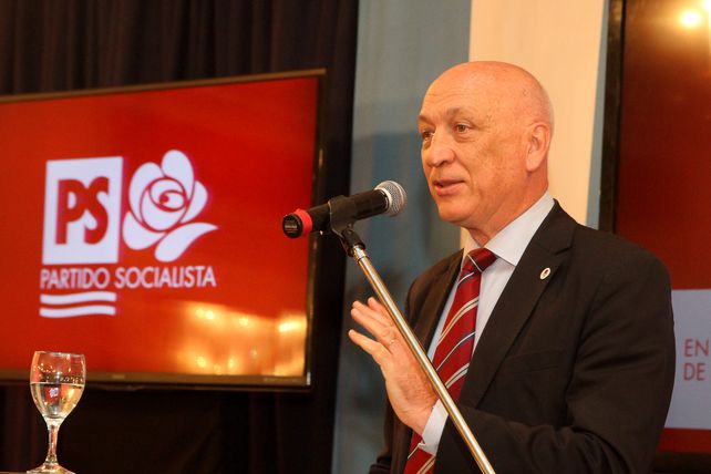 El exgobernador será reelecto al frente del Partido Socialista