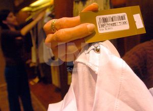 Notifican a comercios y a fábricas locales la vigencia de la ley de talles