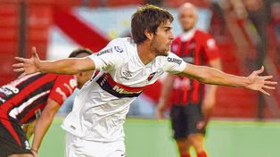 Así gritó en Paraná. Albertengo marcó el 2-0 parcial, a los 81. El gol que tranquilizó hasta llegar al 3 a 1 final.