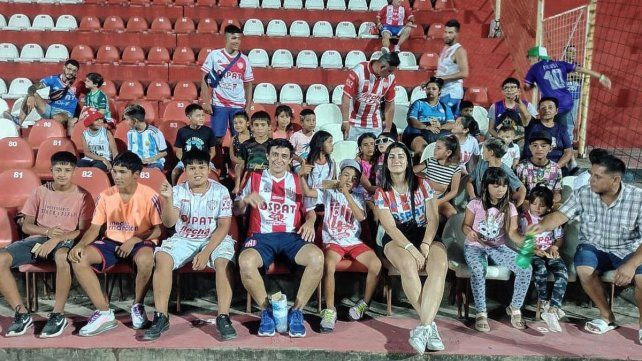 Los chicos y chicas de barrio Barranquitas se dieron el gusto de poder ver a Unión en el 15 de Abril.