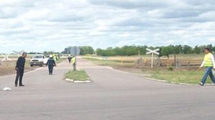 Caminó 10 kilómetros por la ruta con su hija enferma en brazos porque no la atendían