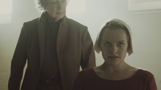 Quién es Margaret Atwood, la eterna candidata al Premio Nobel que interpeló a Michetti