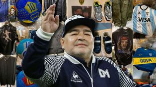 Maradona: abrieron el container lleno de los tesoros que cosechó Diego