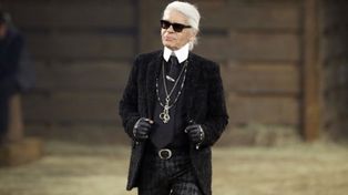 Murió Lagerfeld, el diseñador que resucitó a Chanel