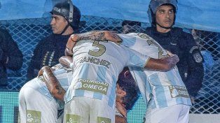 El festejo de los jugadores de Atlético Tucumán ante su gente.