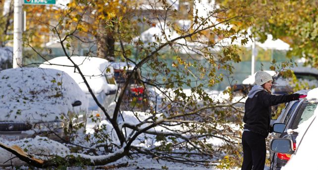 Al menos tres muertos y dos millones de personas sin luz por nevada en Estados Unidos