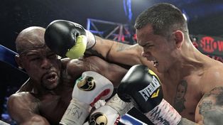 Marcos Maidana hizo un dije con el diente de Floyd Mayweather