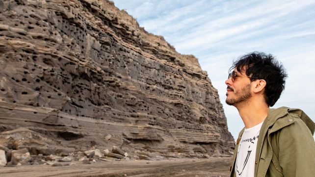 Lisandro Aristimuño vuelve este sábado 7 a Rosario para presentar su octavo disco El rostro de los acantilados
