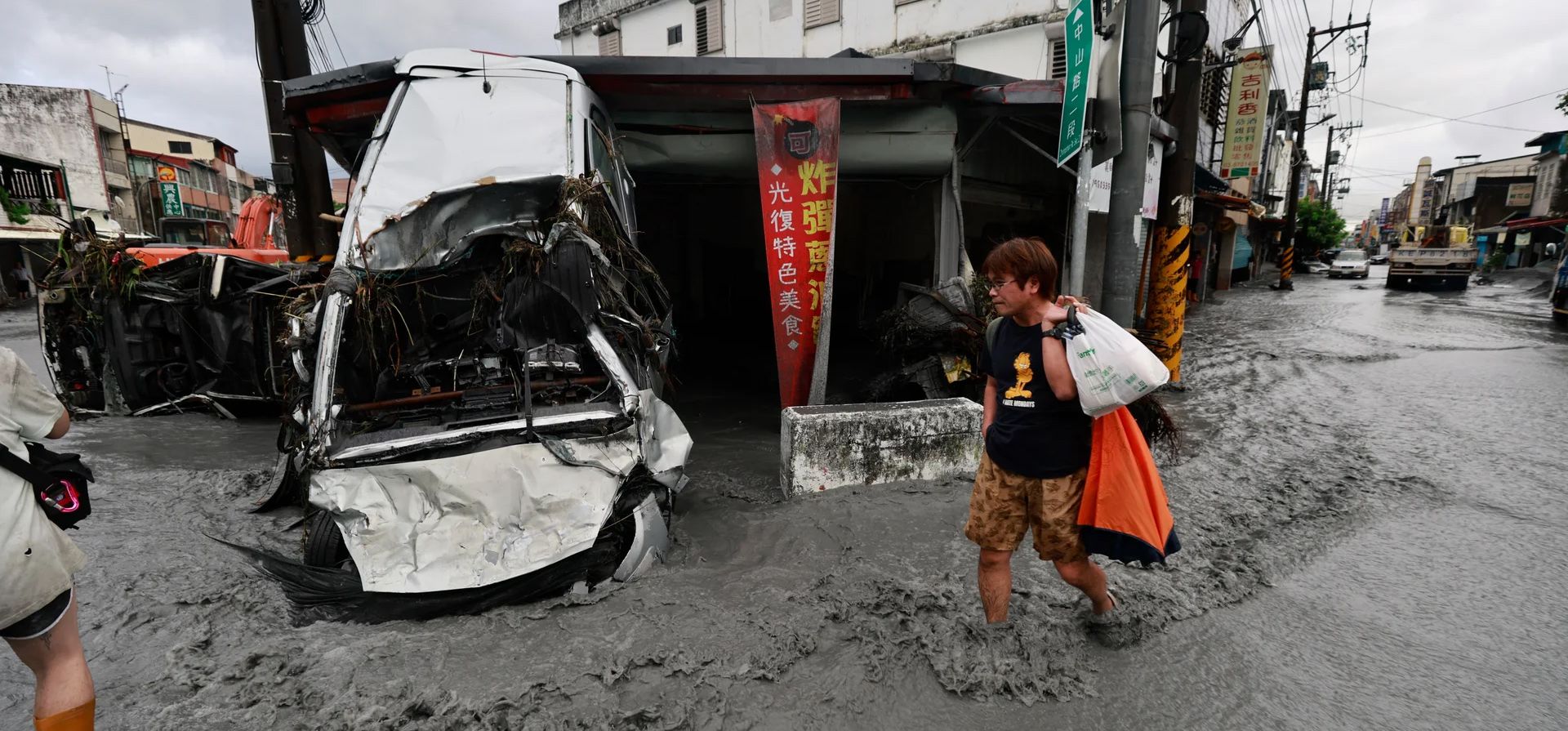 Las secuelas del tifón Ragasa, Guangfu, Taiwán. Fotografía: Ritchie B Tongo/EPA Las secuelas del tifón Ragasa, Guangfu, Taiwán. Fotografía: Ritchie B Tongo/EPA