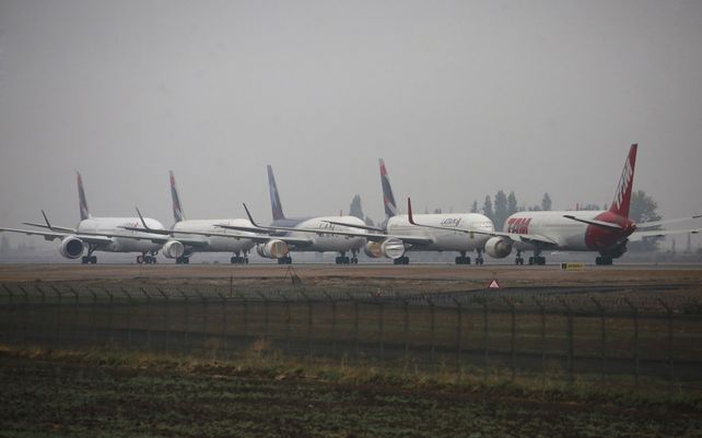 Aviones de diferentes aerolíneas estacionan en el Aeropuerto Internacional Arturo Merino Benítez