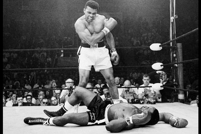 Pagan 610 mil euros por guantes de Muhammad Alí