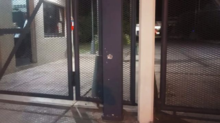 El frente de Televisión Litoral fue baleado desde un auto en movimiento. Fue el segundo ataque en 17 días.